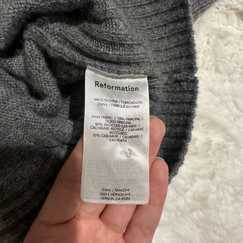 Reformation Hana Cashmere Sweater Cardigan in XS - Picture 4 of 10